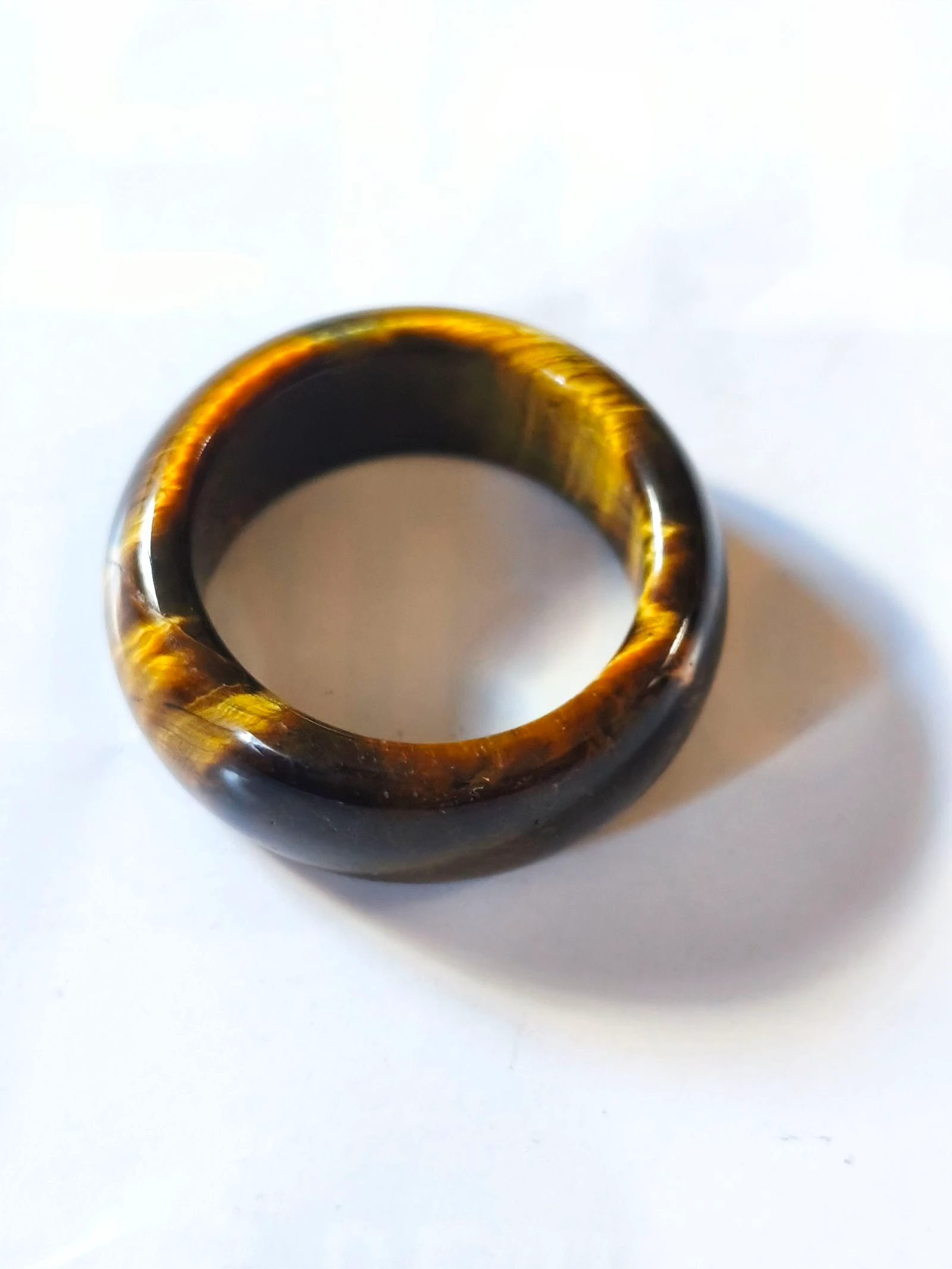 Dos anillos ojo de tigre son dos